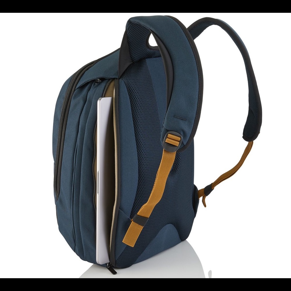 Crumpler Mantra Backpack - Picture 2 of 3
